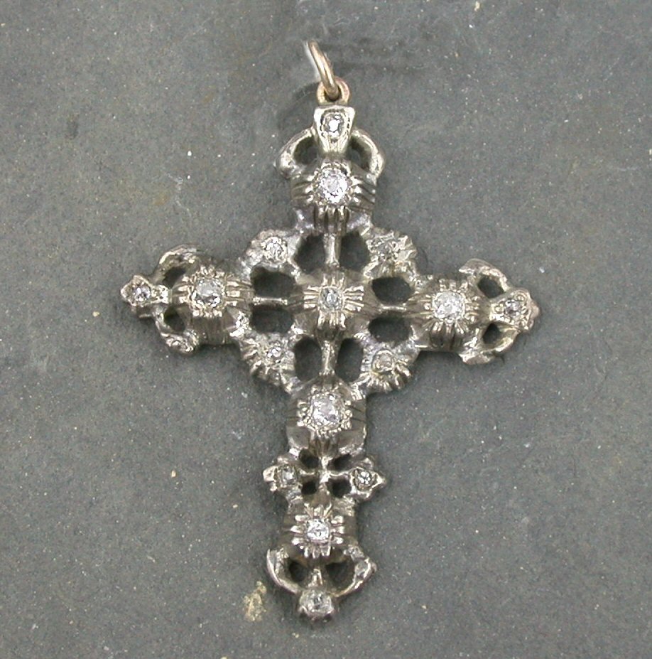 A diamond set cross pendant,