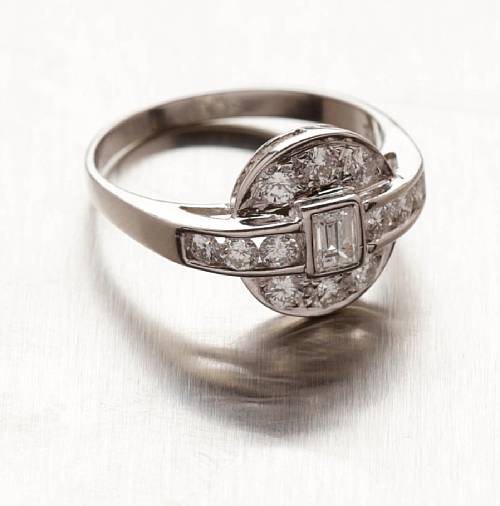 An Art Deco style diamond cluster ring