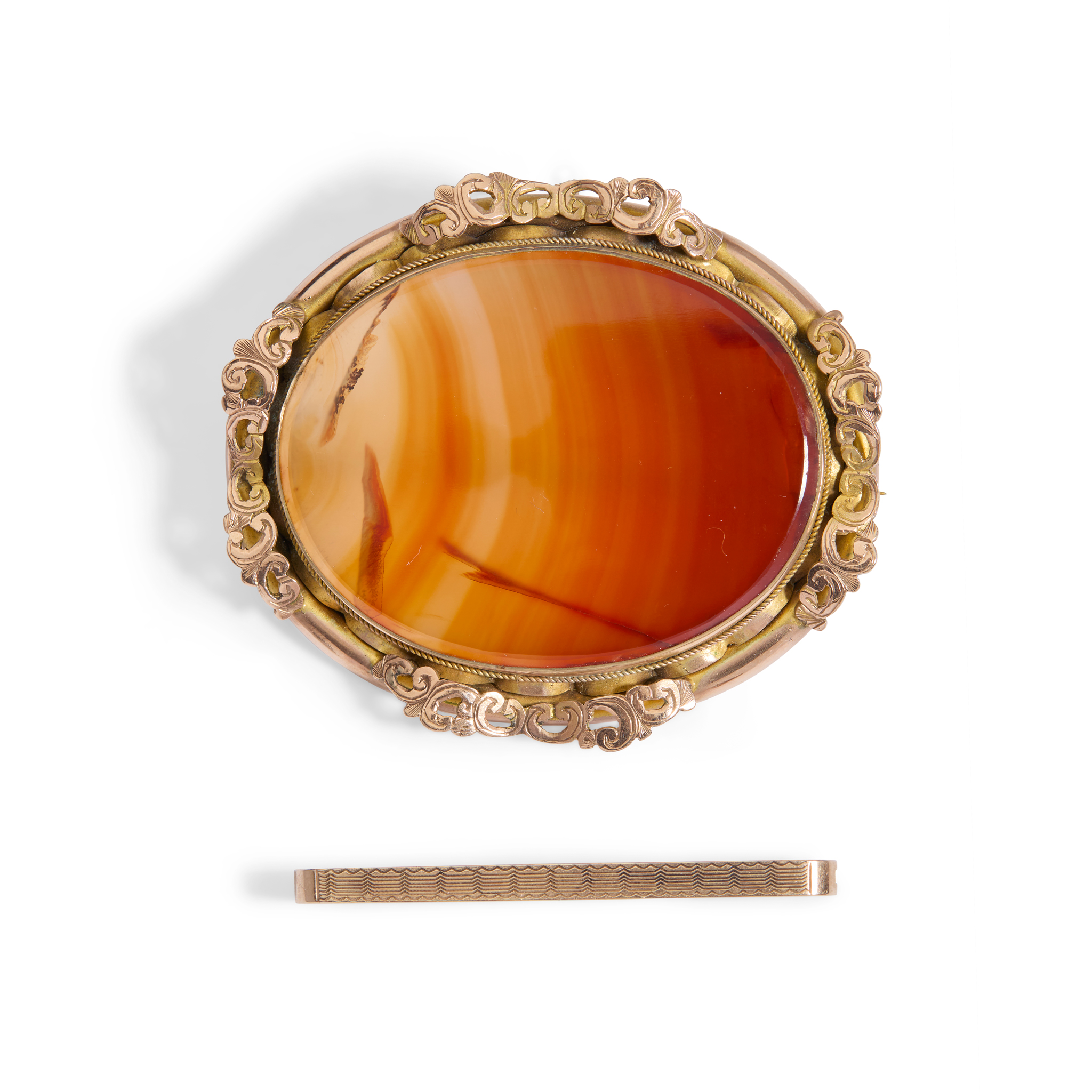 An agate brooch
