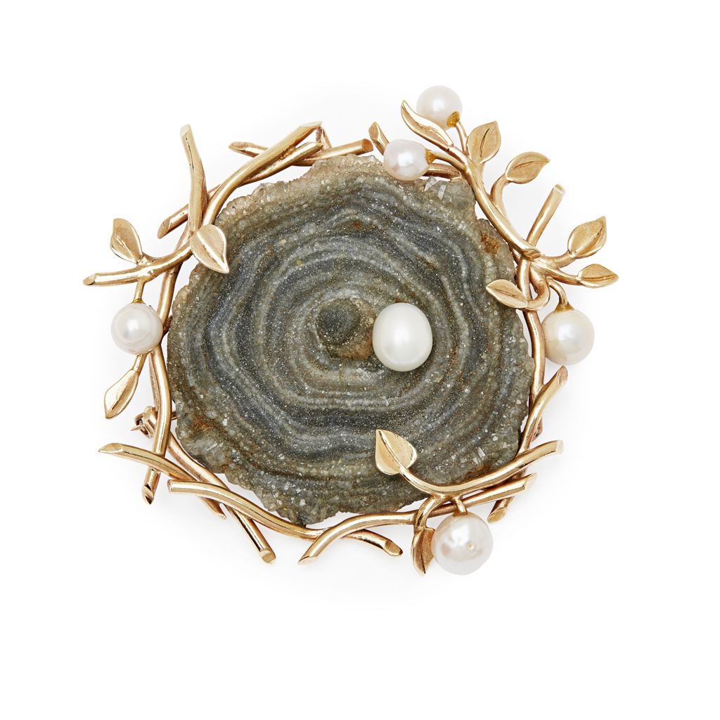 A contemporary 9ct gold Scottish pearl and agate set brooch