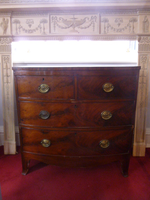 REGENCY MAHOGANY BOWFRONT CHEST OF DRAWERS