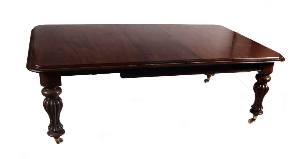 VICTORIAN MAHOGANY EXTENDING TABLE