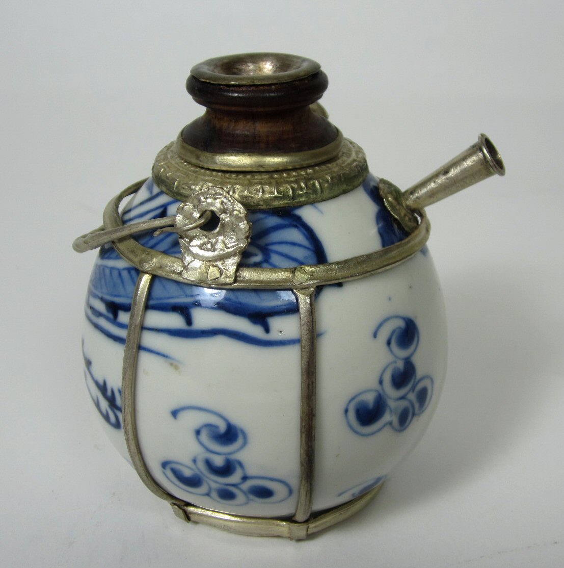 CHINESE BLUE AND WHITE PORCELAIN OPIUM PIPE