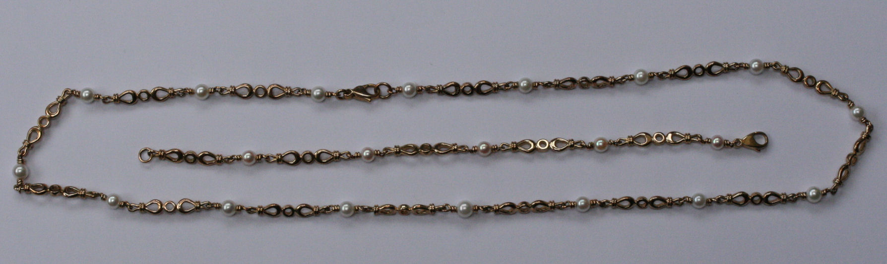 A matching 9ct gold necklace and matching bracelet