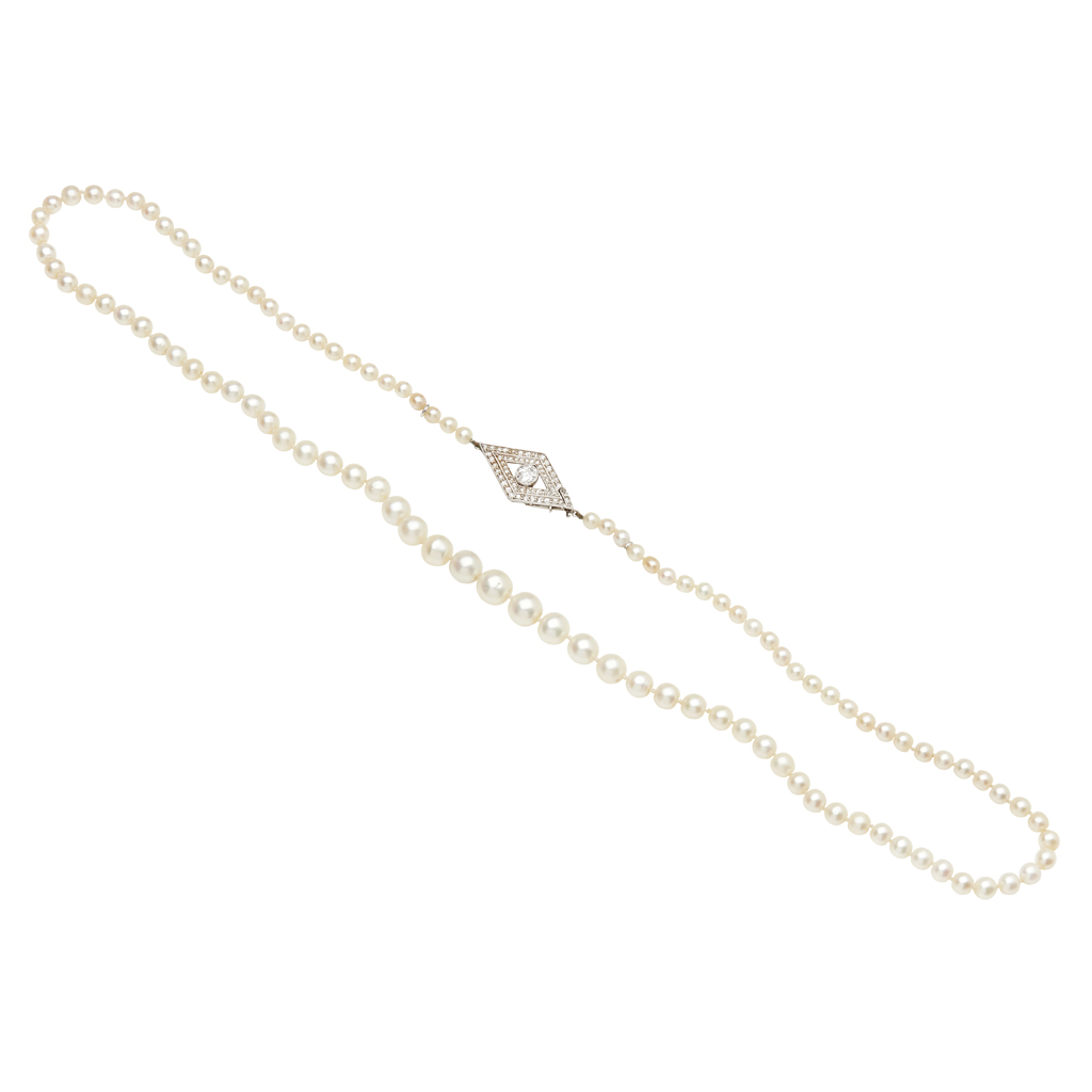 A natural pearl necklace