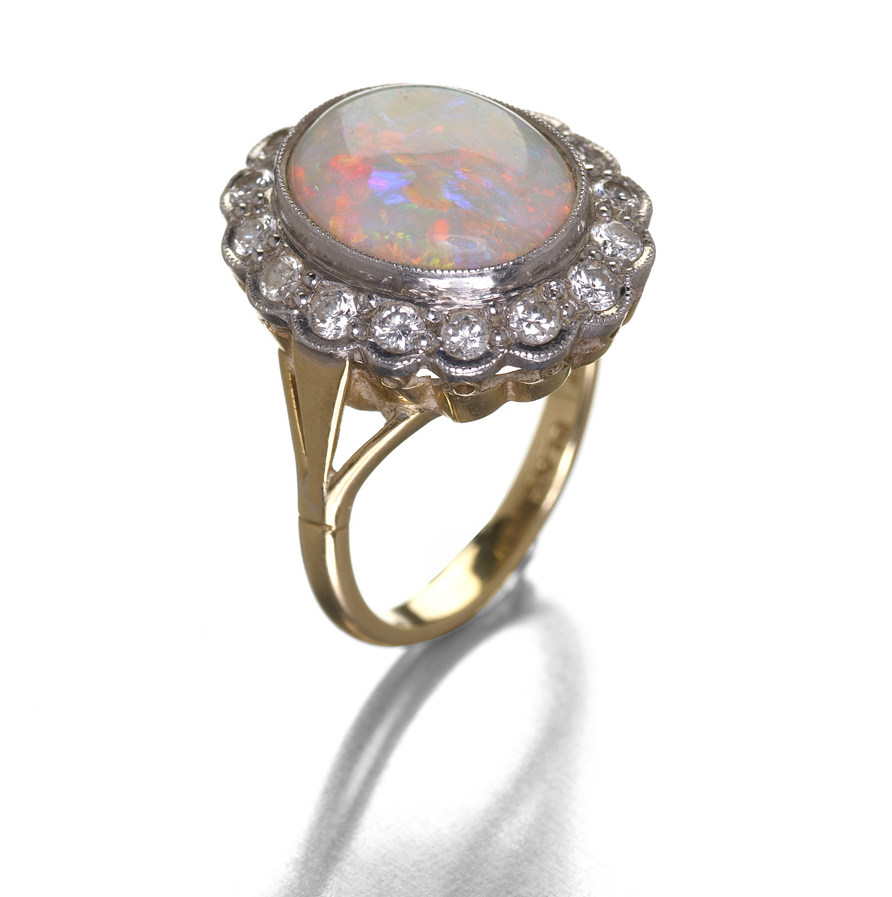 An 18ct gold and platinum mounted oval cluster ring,