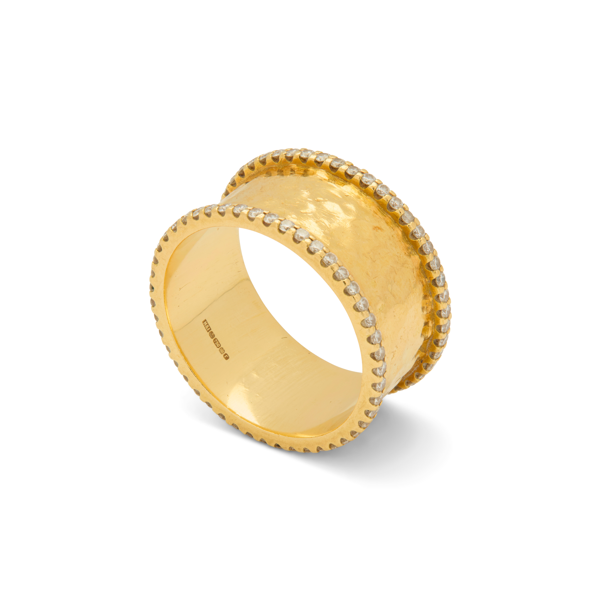 Hamilton & Inches: A 18ct gold diamond dress ring