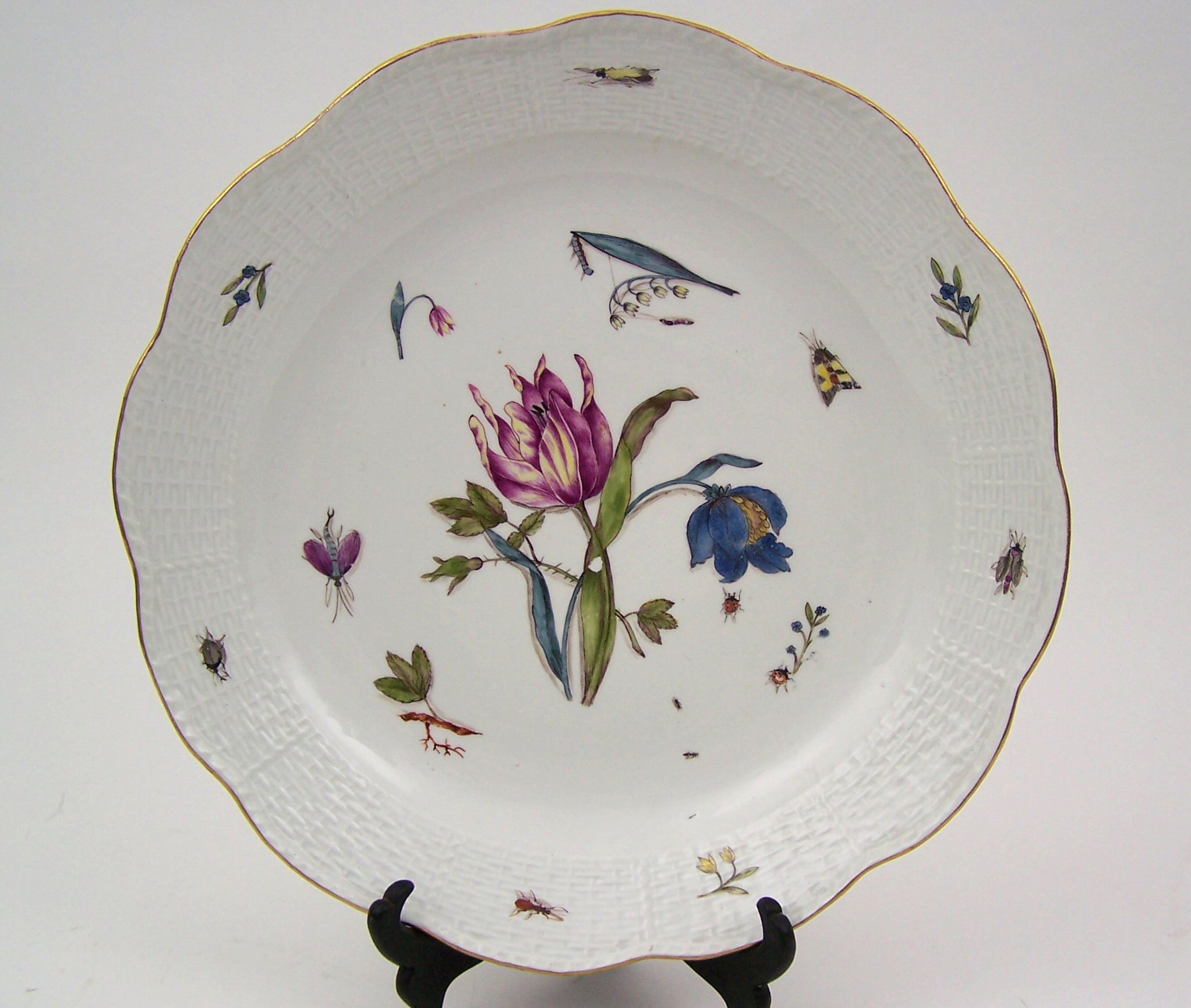A large 18th century Meissen dish, circa 1745,