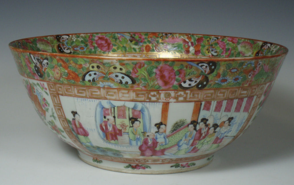 A 19th century Chinese famille rose bowl