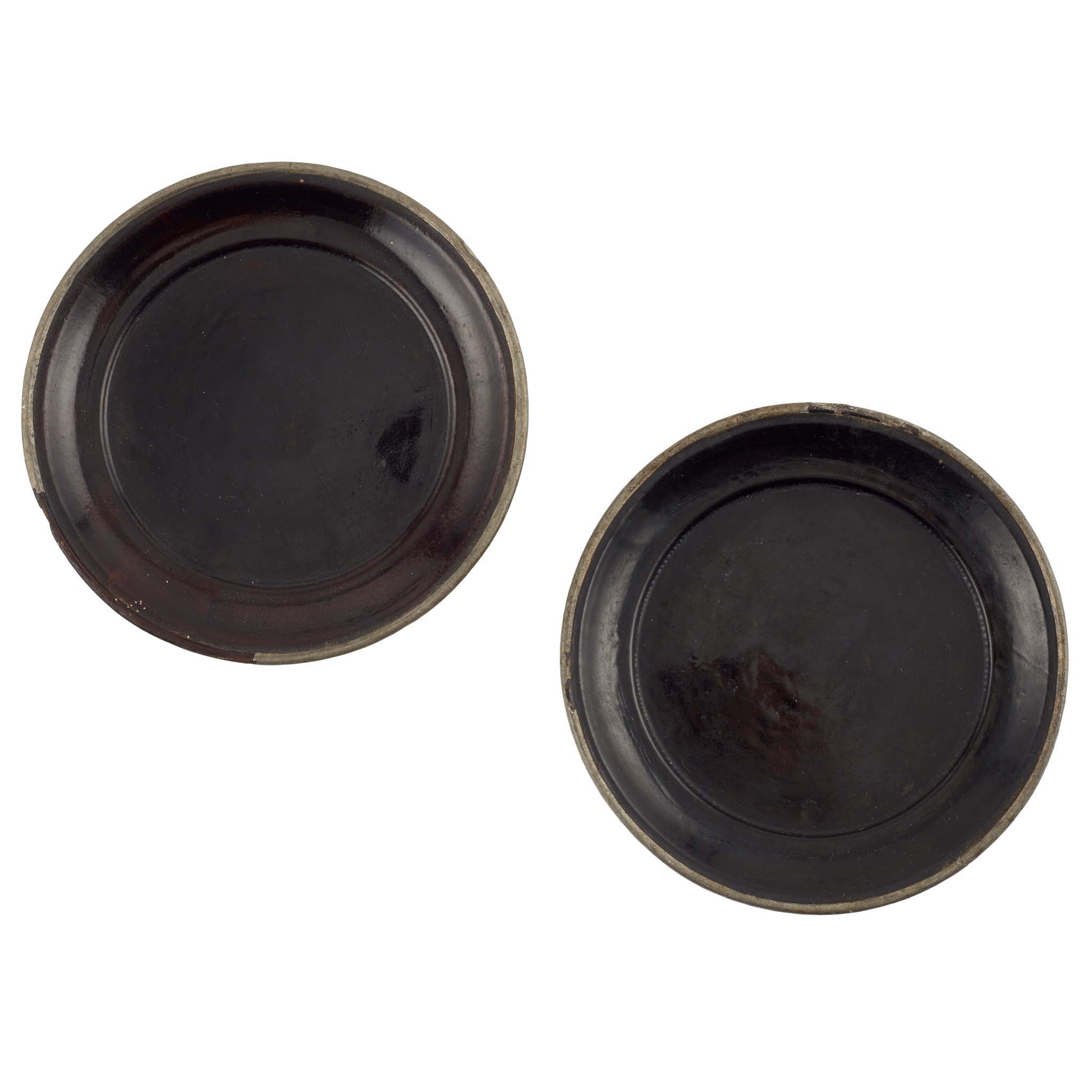 PAIR OF LACQUER DISHES