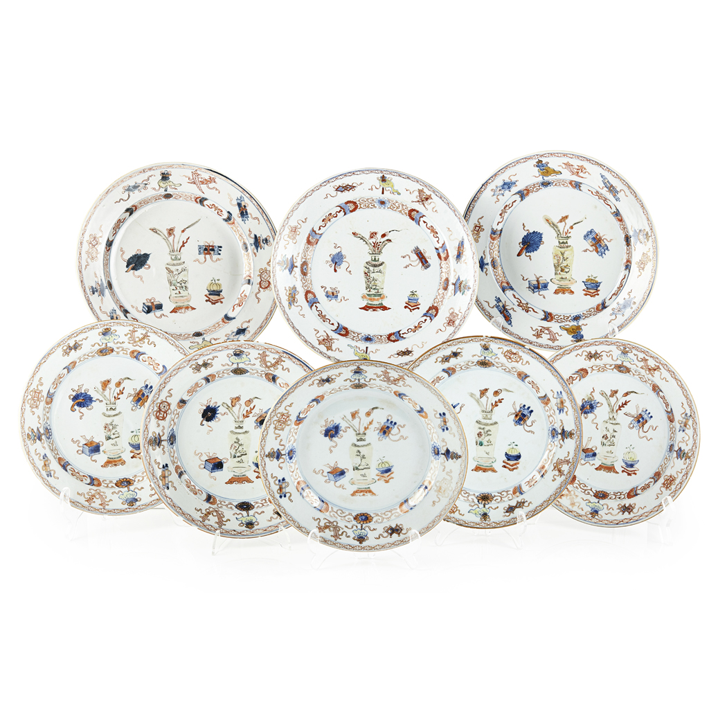 SET OF EIGHT IMARI 'HUNDRED ANTIQUES' PLATES