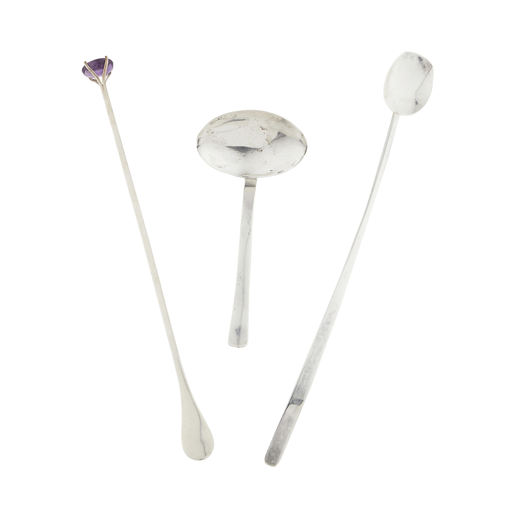 A MODERN CADDY SPOON