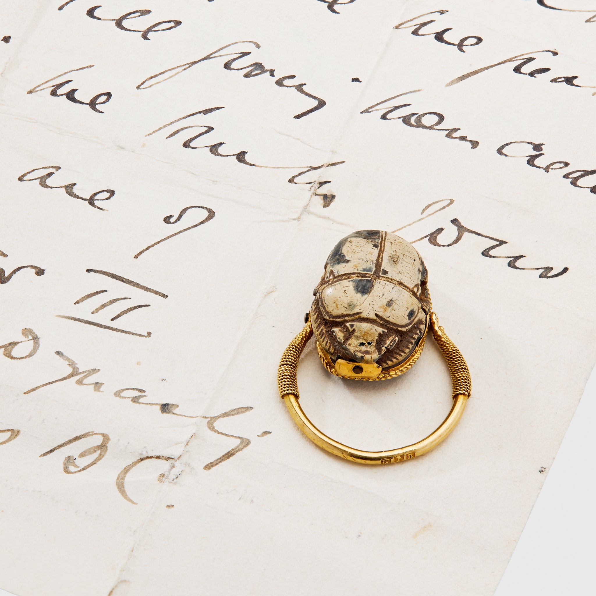 ANCIENT EGYPTIAN SCARAB BEARING CARTOUCHE OF THUTMOSE III