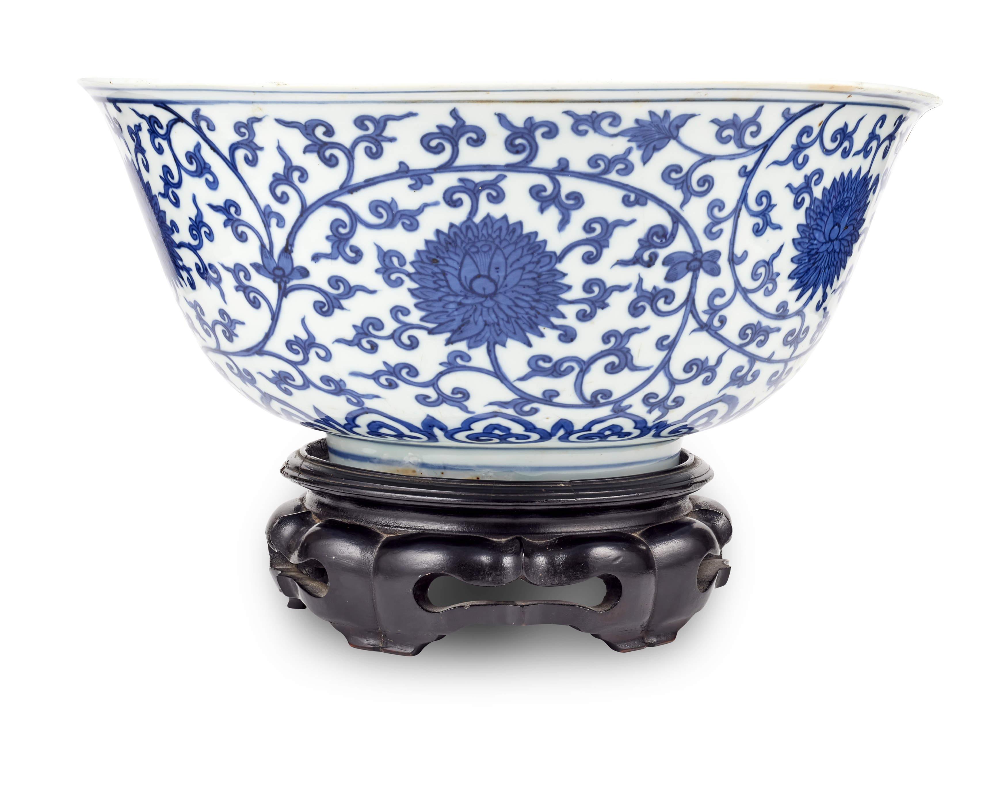 LARGE BLUE AND WHITE 'LOTUS' BOWL