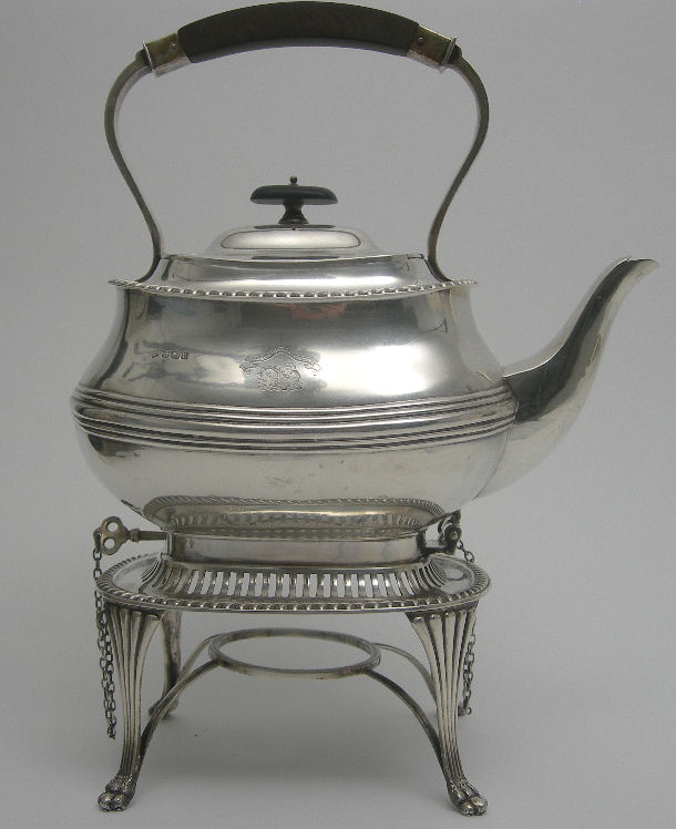 AN EARLY 20TH CENTURY TEA KETTLE AND STAND