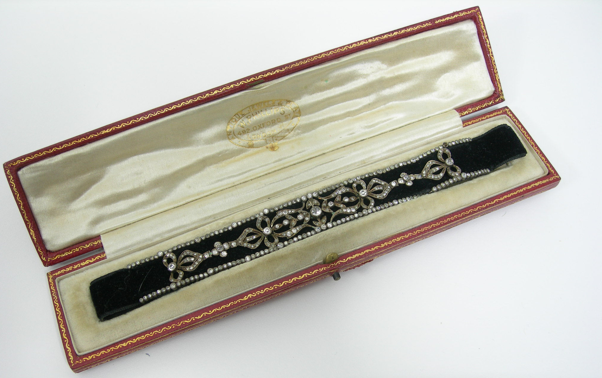 An Edwardian paste set choker,