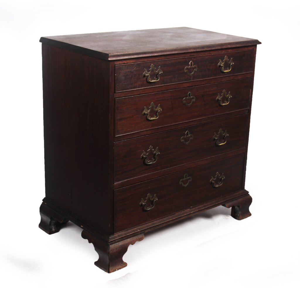 GEORGE III MAHOGANY CHEST OF DRAWERS