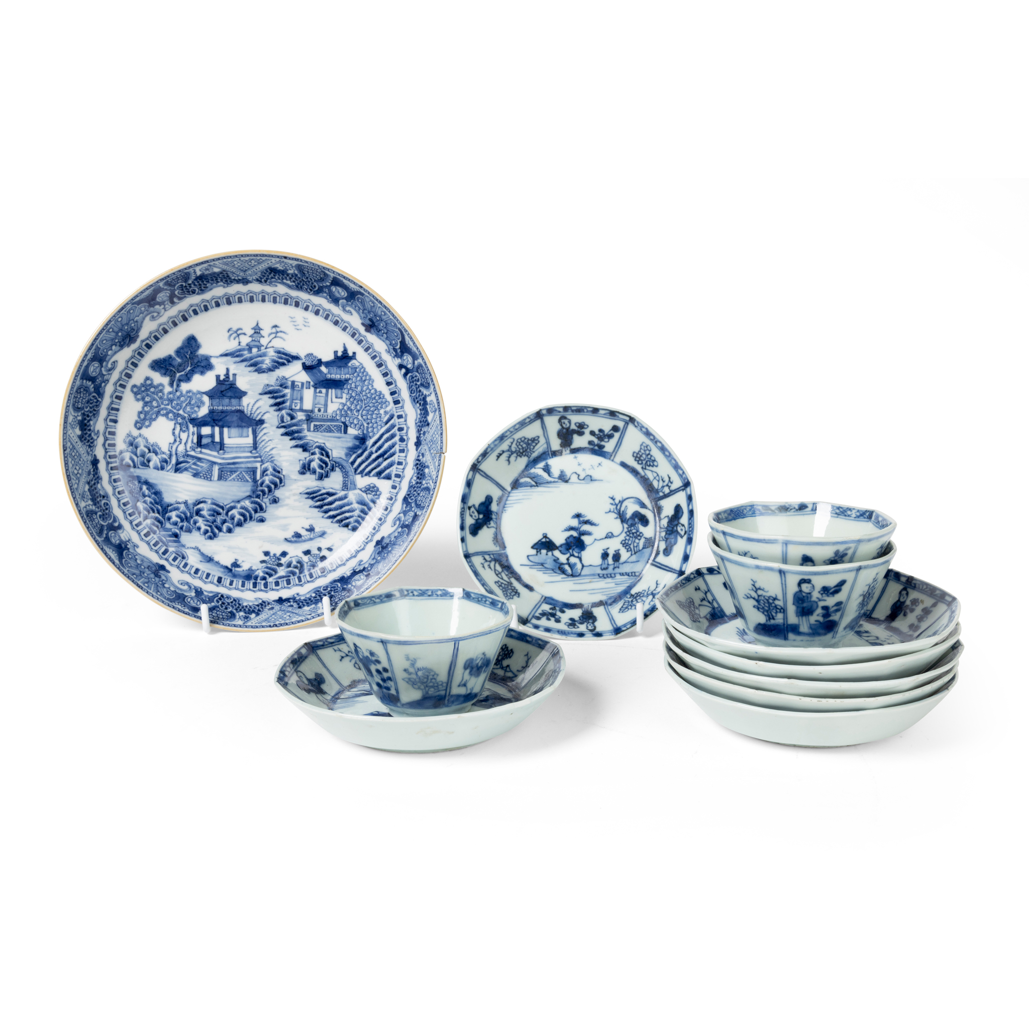 GROUP OF ELEVEN CHINESE BLUE AND WHITE WARES