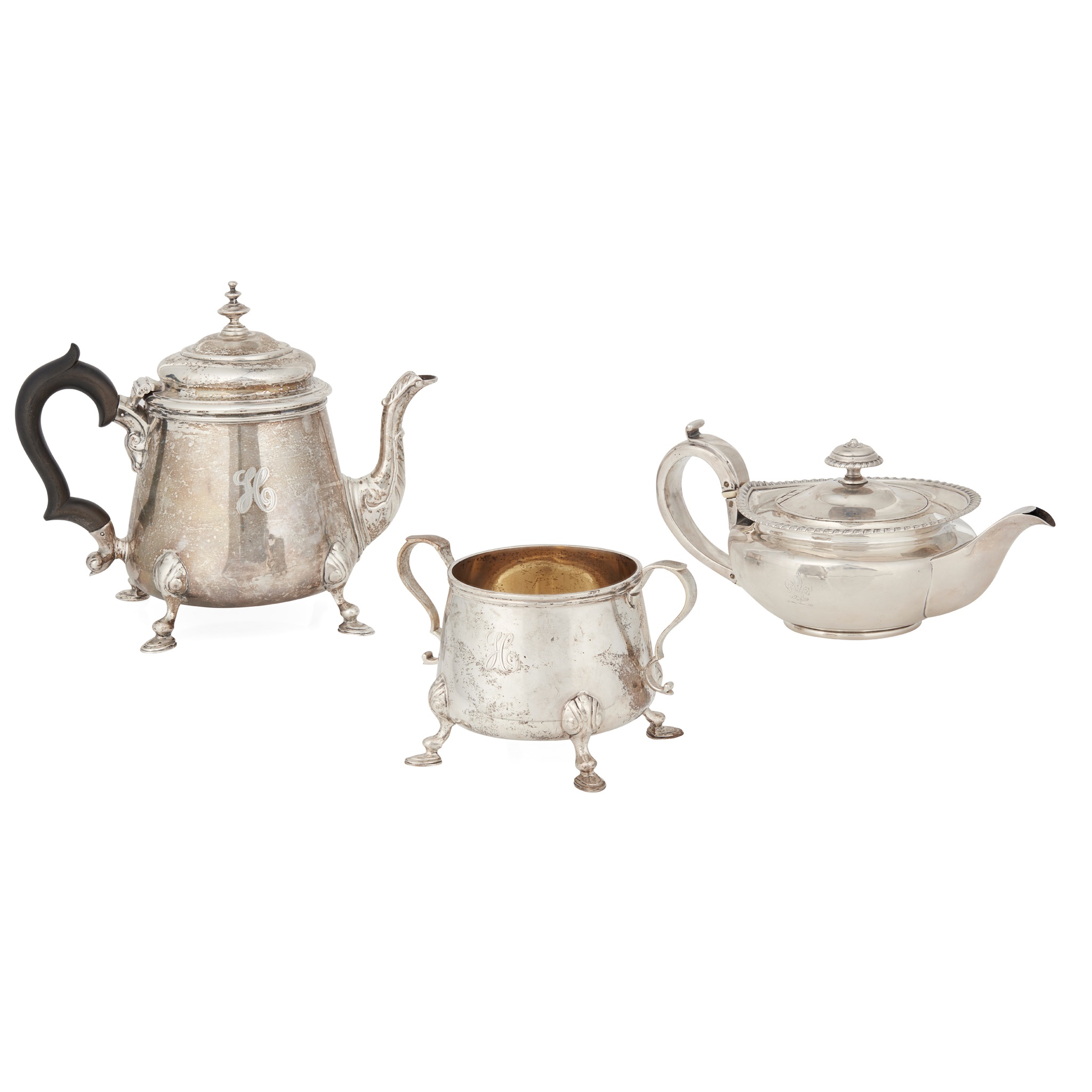 An Edwardian teapot and twin-handled sugar basin