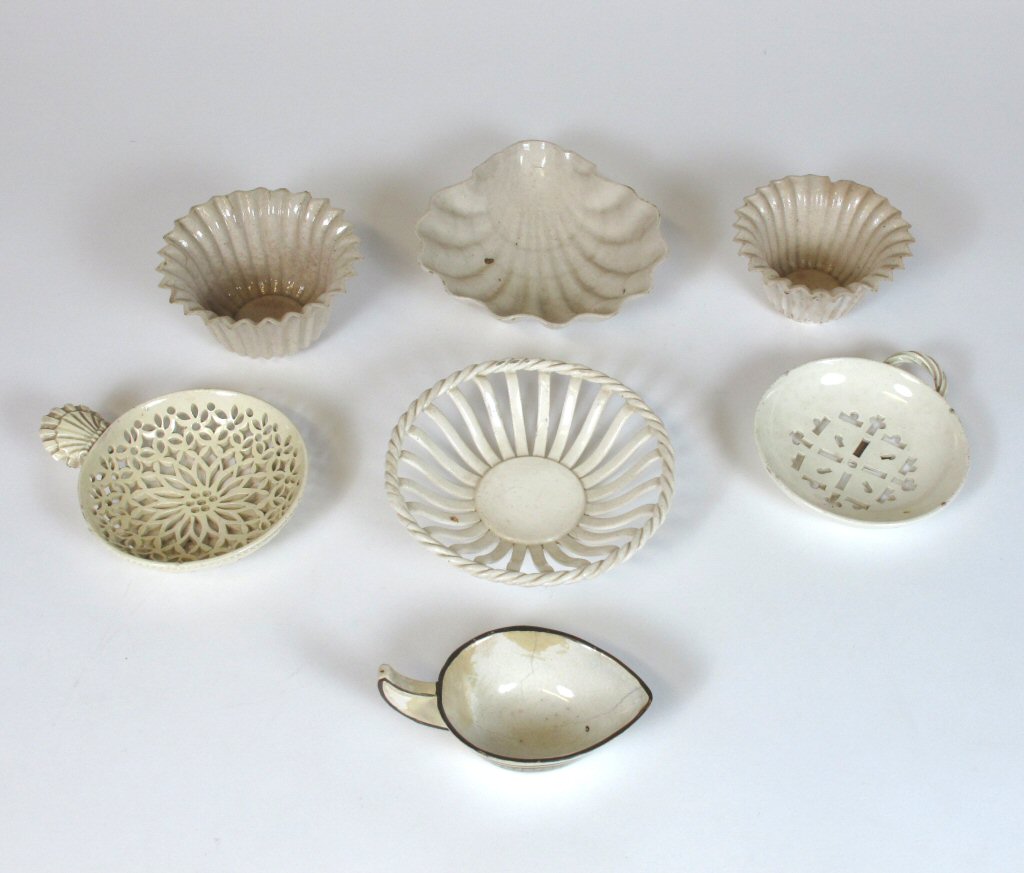 GROUP OF CREAMWARE AND SALTGLAZED WARES