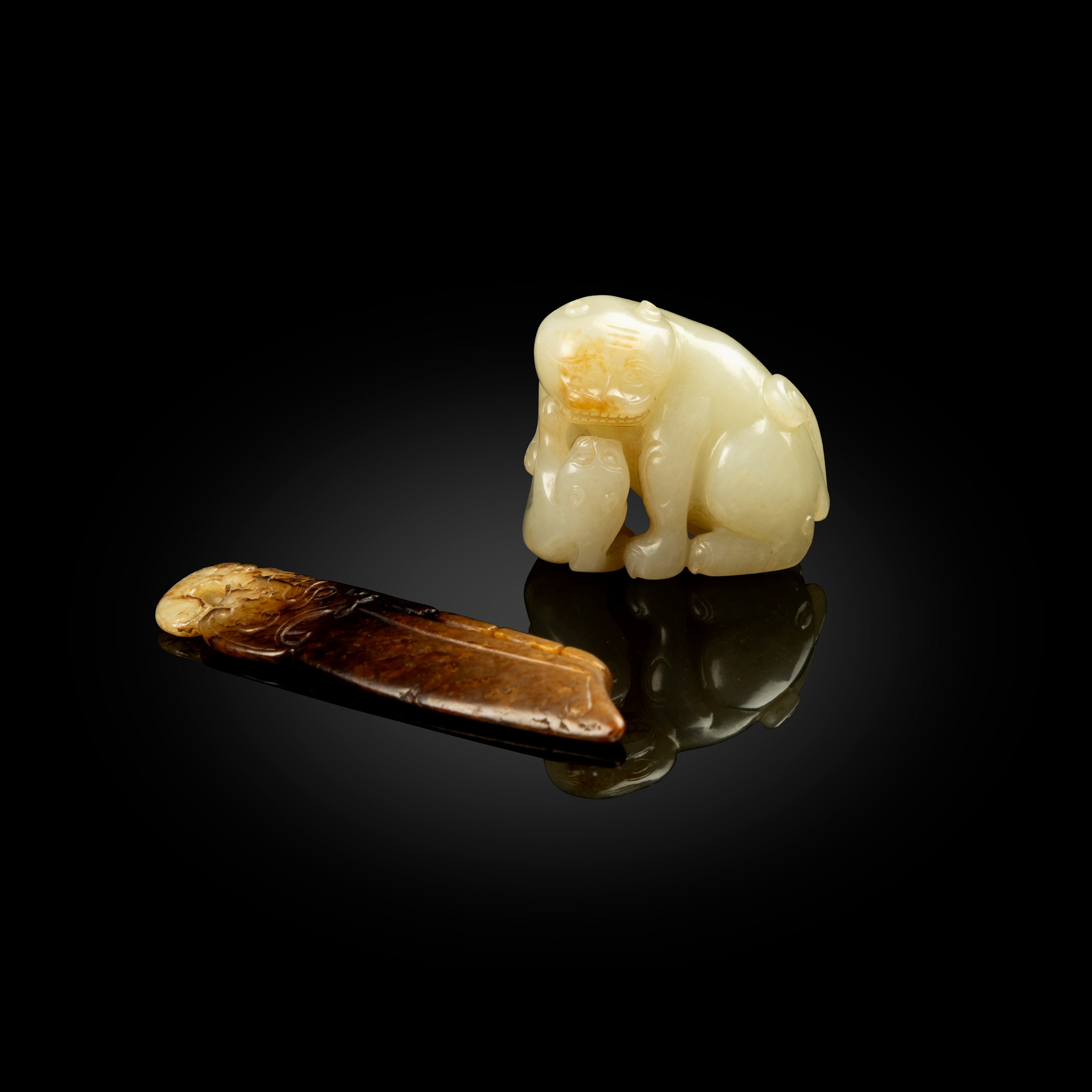 CHINESE WHITE JADE CARVINGS OF MOTHER TIGER AND CUB AND A PALE CELADON JADE PENDANT