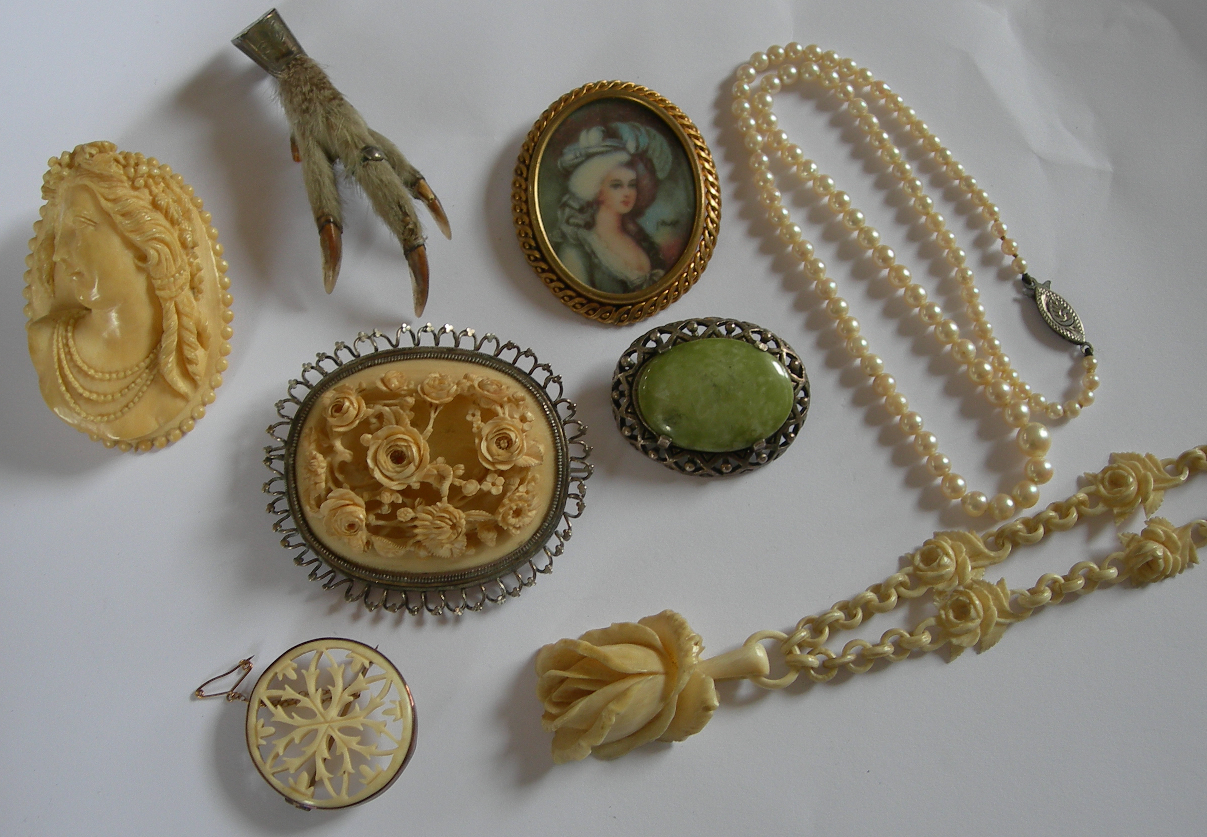 A graduated cultured pearl necklace,