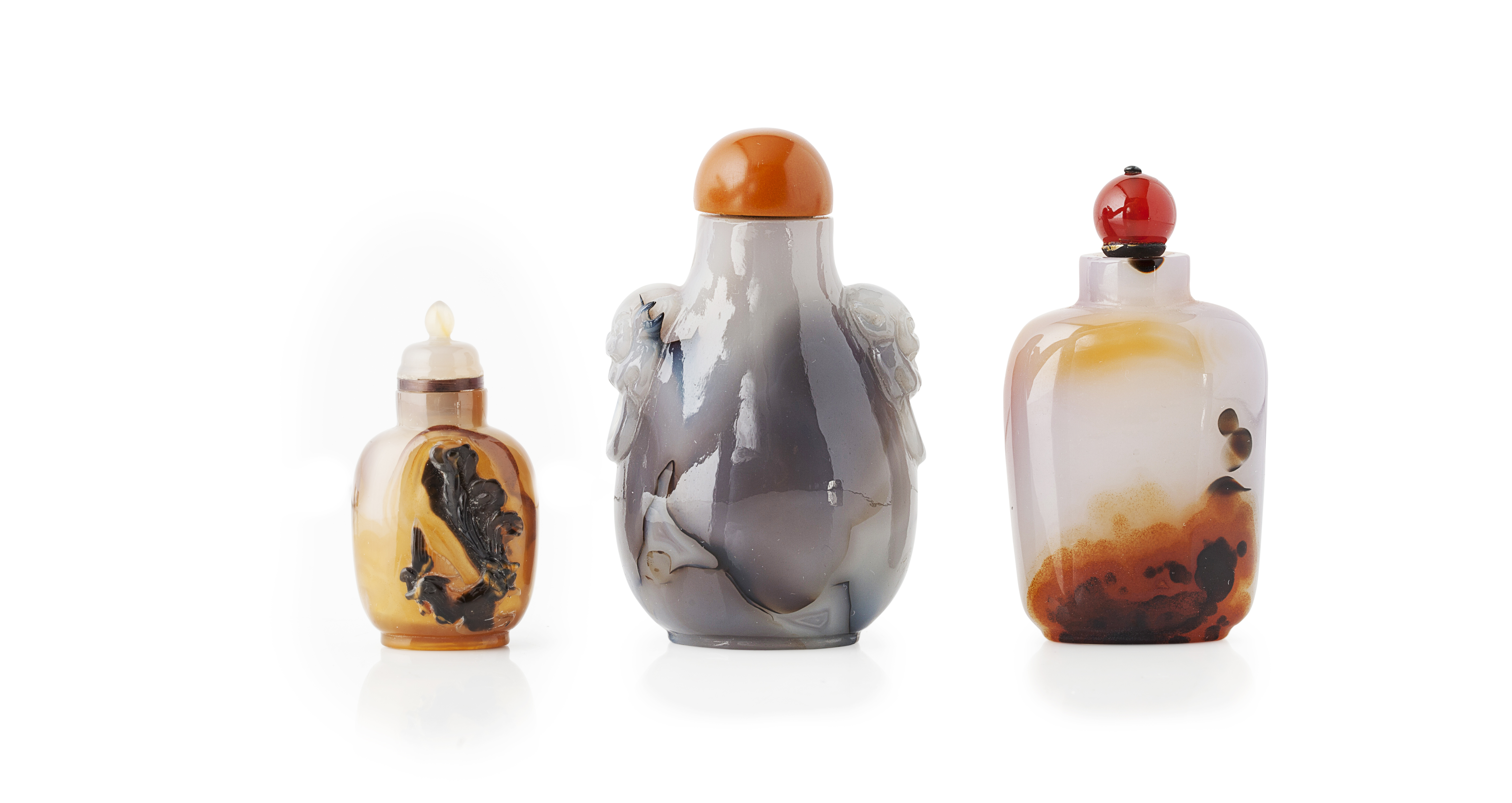 THREE AGATE SNUFF BOTTLES