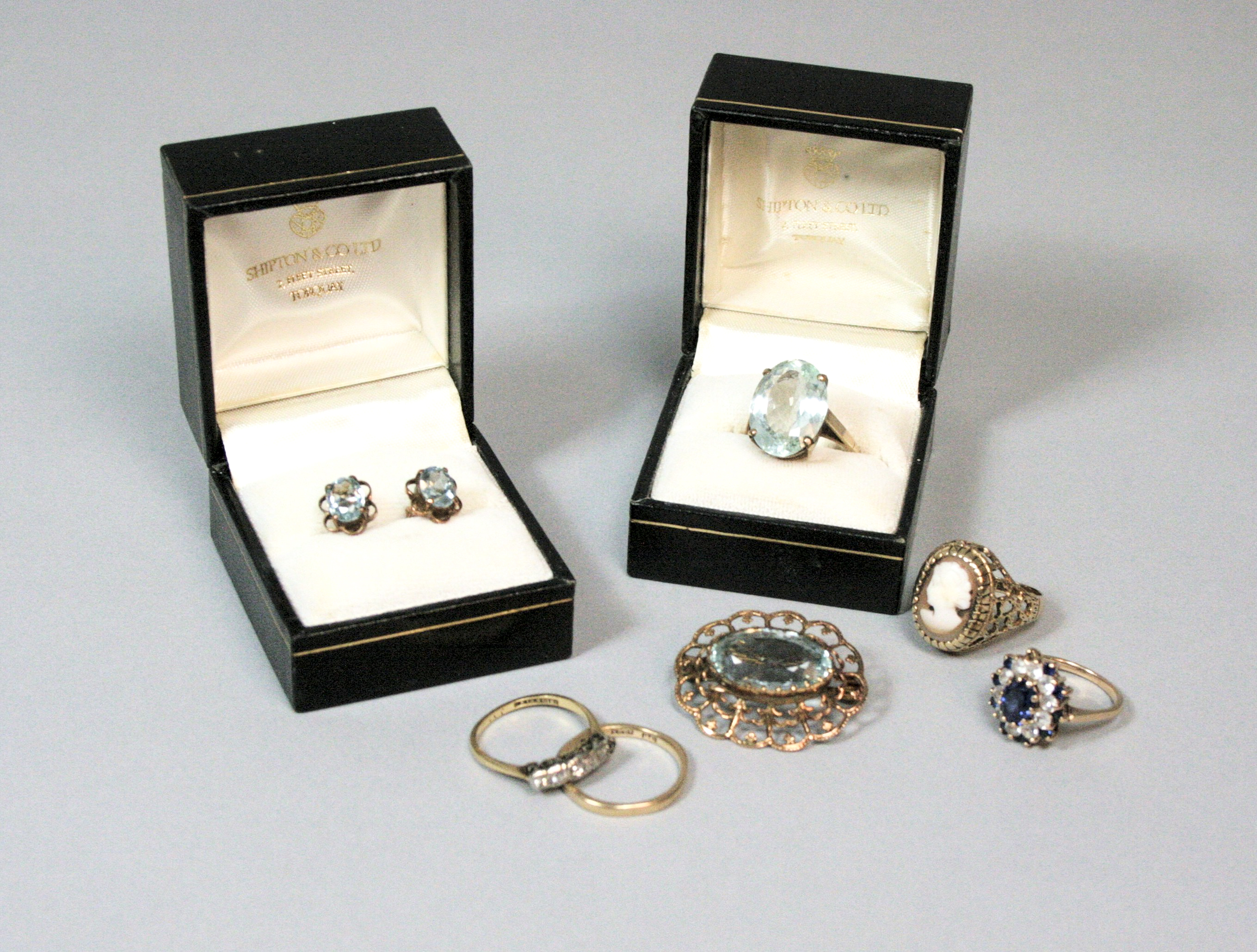 A collection of gem set jewellery