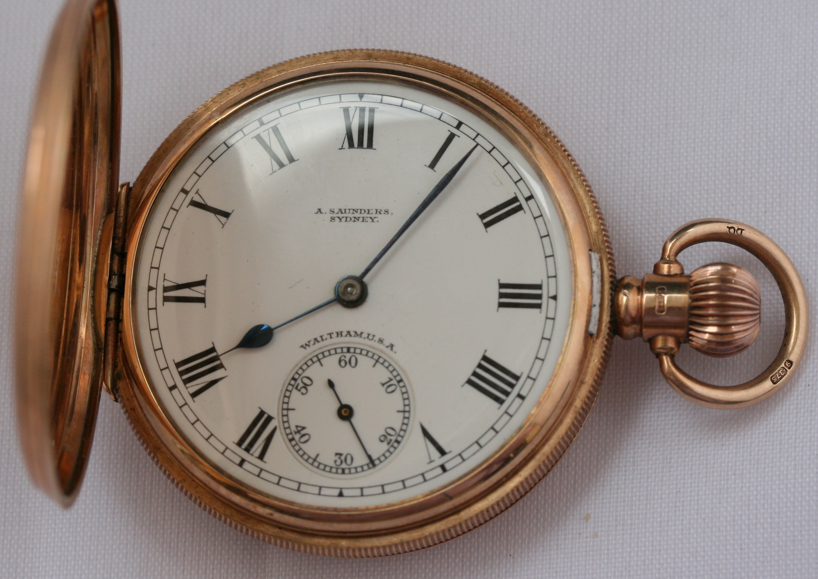 A 9ct gold hunter cased, keyless wind pocket watch