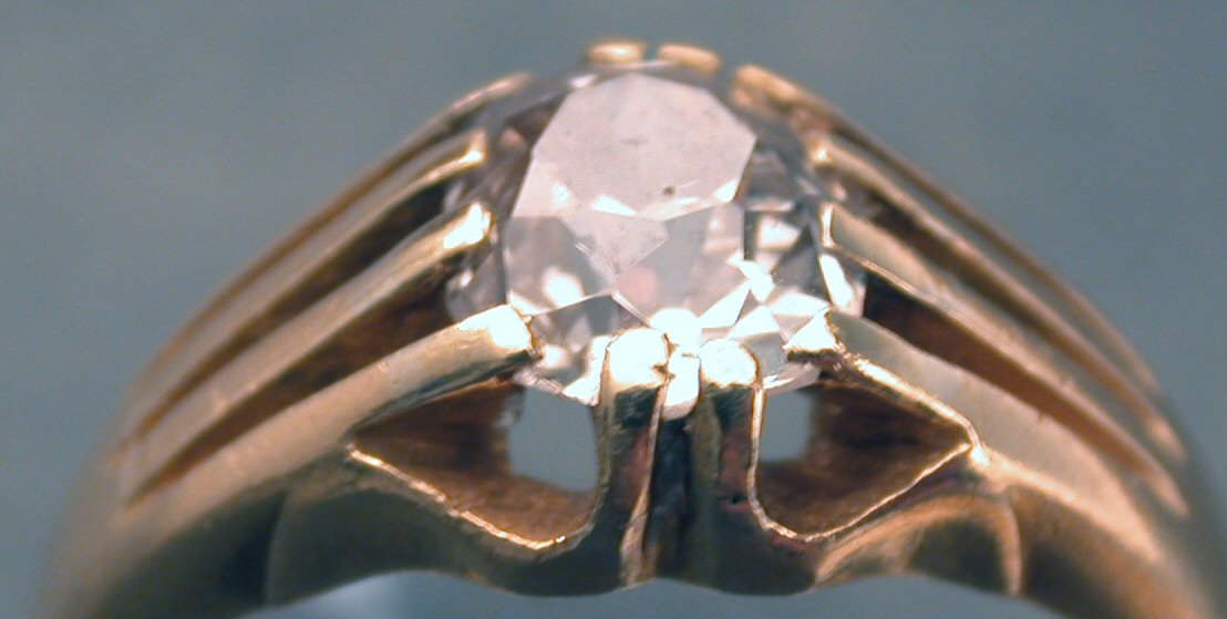 A Gentleman's solitaire diamond ring,