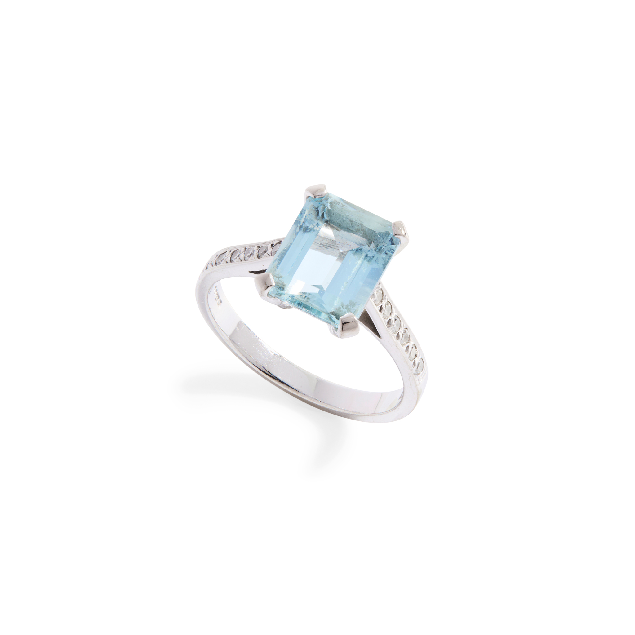 An 18ct gold aquamarine and diamond ring