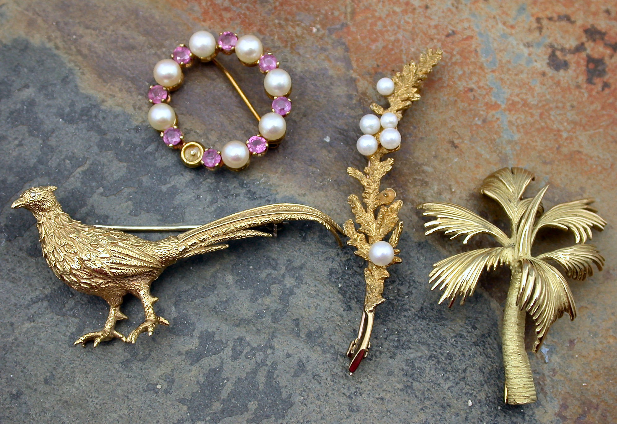 A naturalistically cast pheasant brooch,