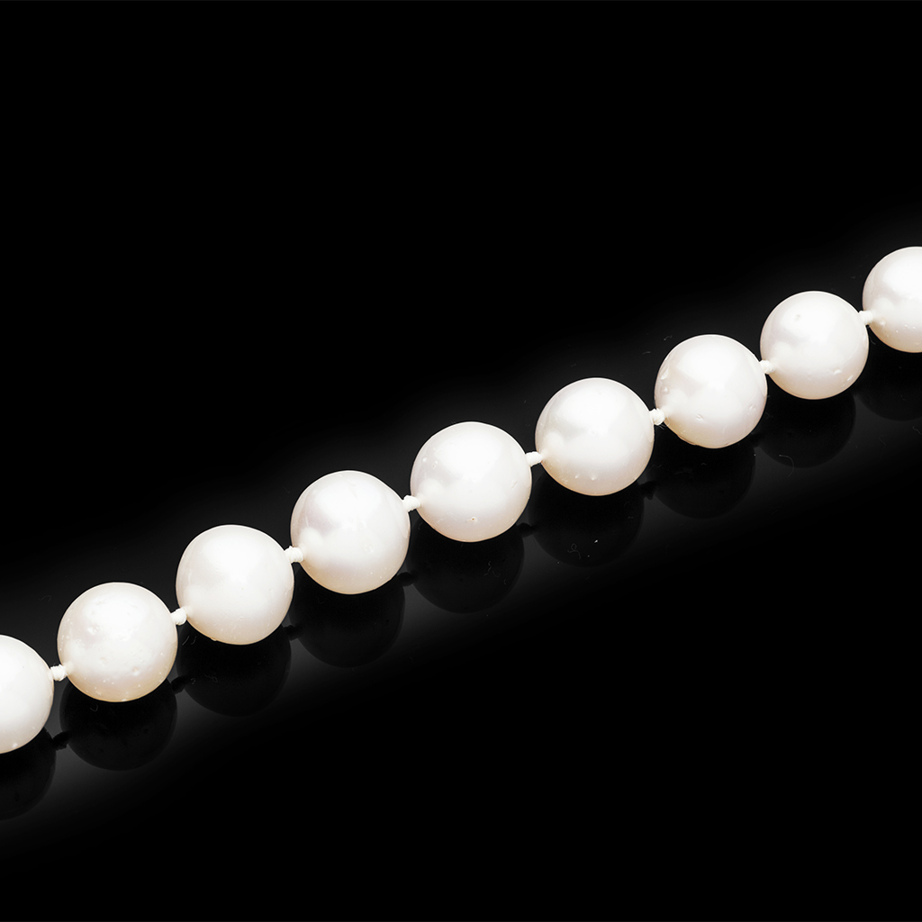 A South Sea cultured pearl necklace