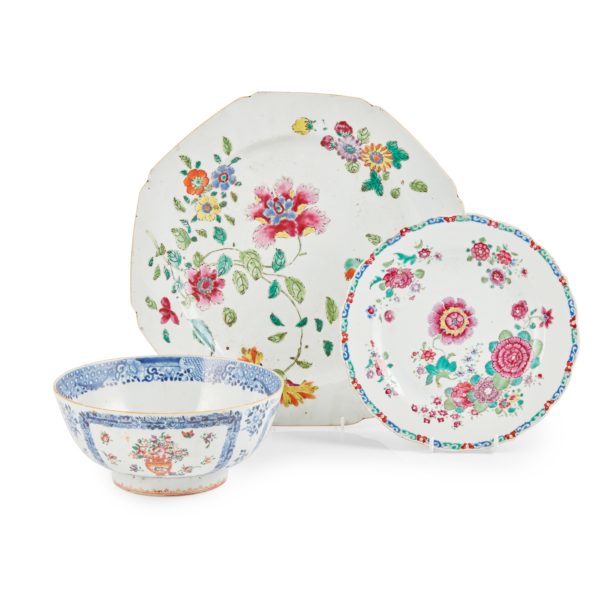 GROUP OF THREE FAMILLE ROSE WARES