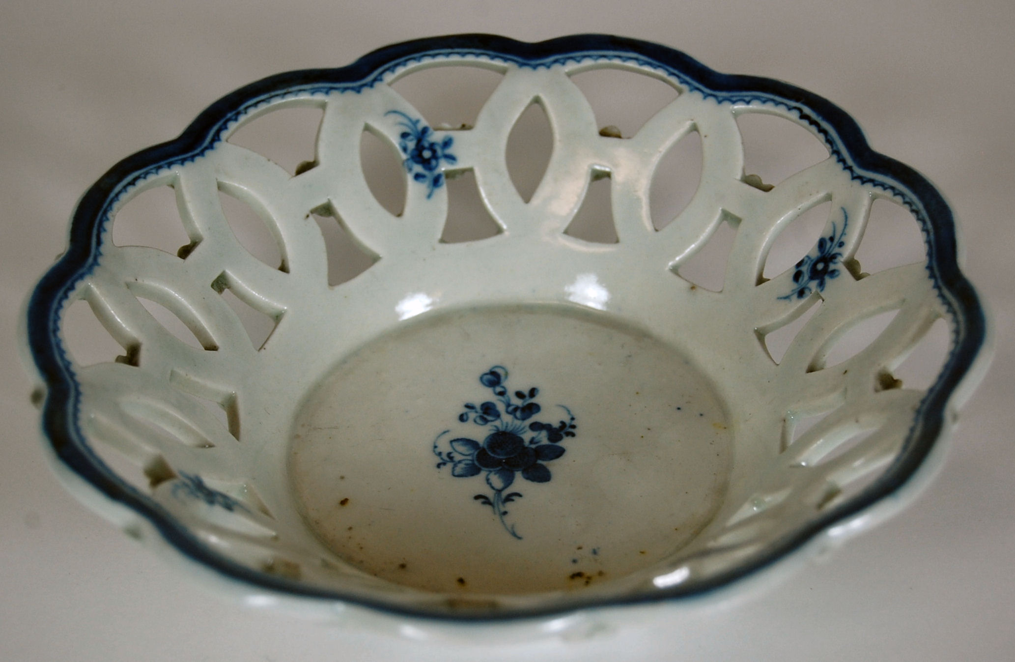 A small first period Worcester circular pierced bowl