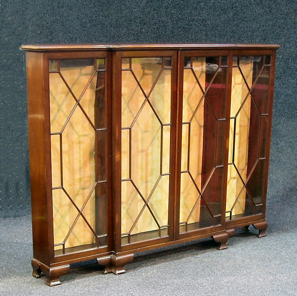 An Edwardian mahogany breakfront low bookcase,