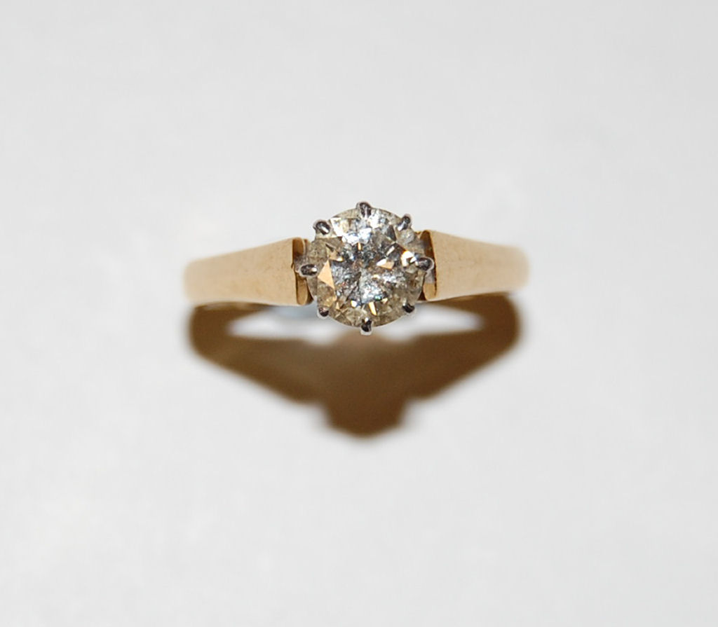 An 18ct gold and platinum mounted diamond single-stone ring,