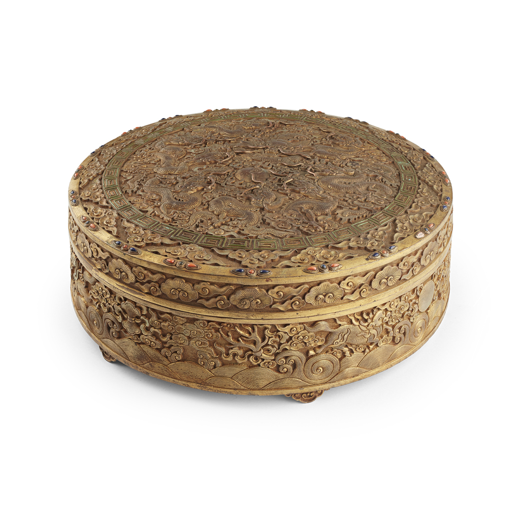HARDSTONE EMBELLISHED GILT BRONZE CIRCULAR BOX AND COVER