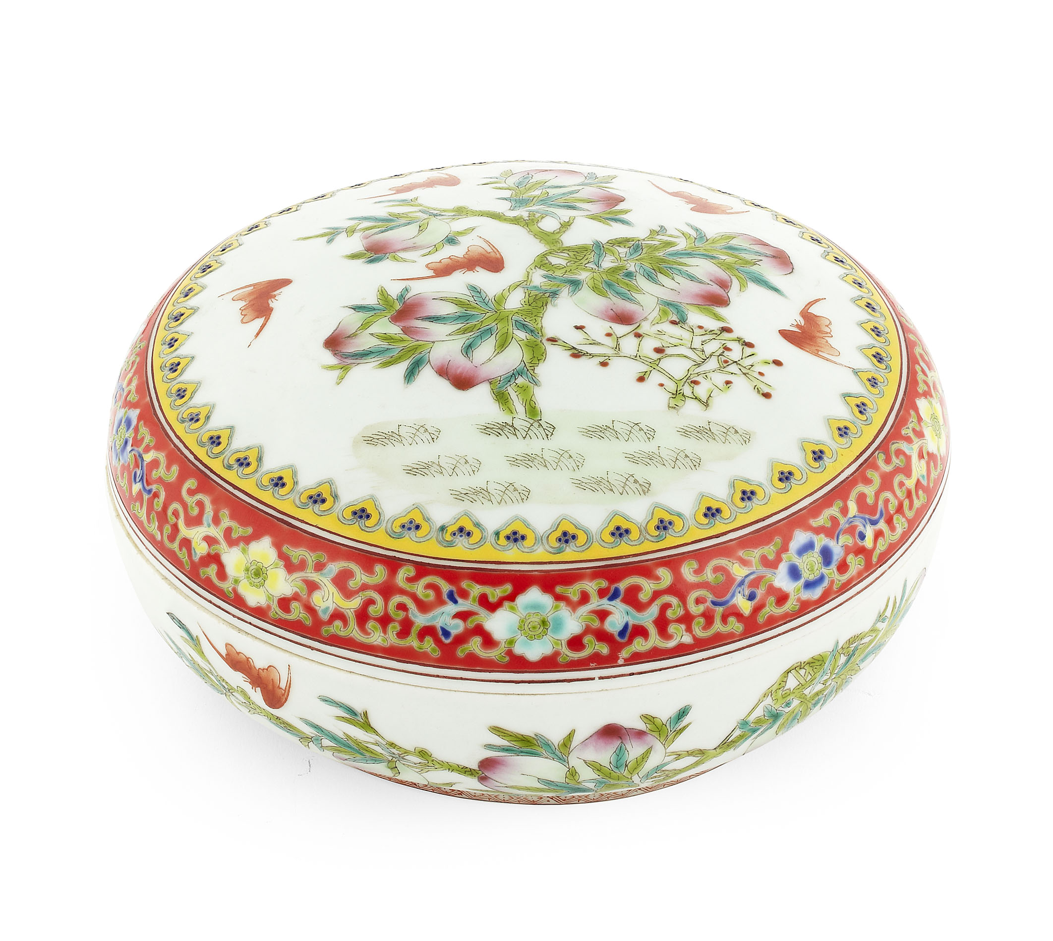 CHINESE PORCELAIN FAMILLE ROSE CELADON GROUND COVERED BOWL