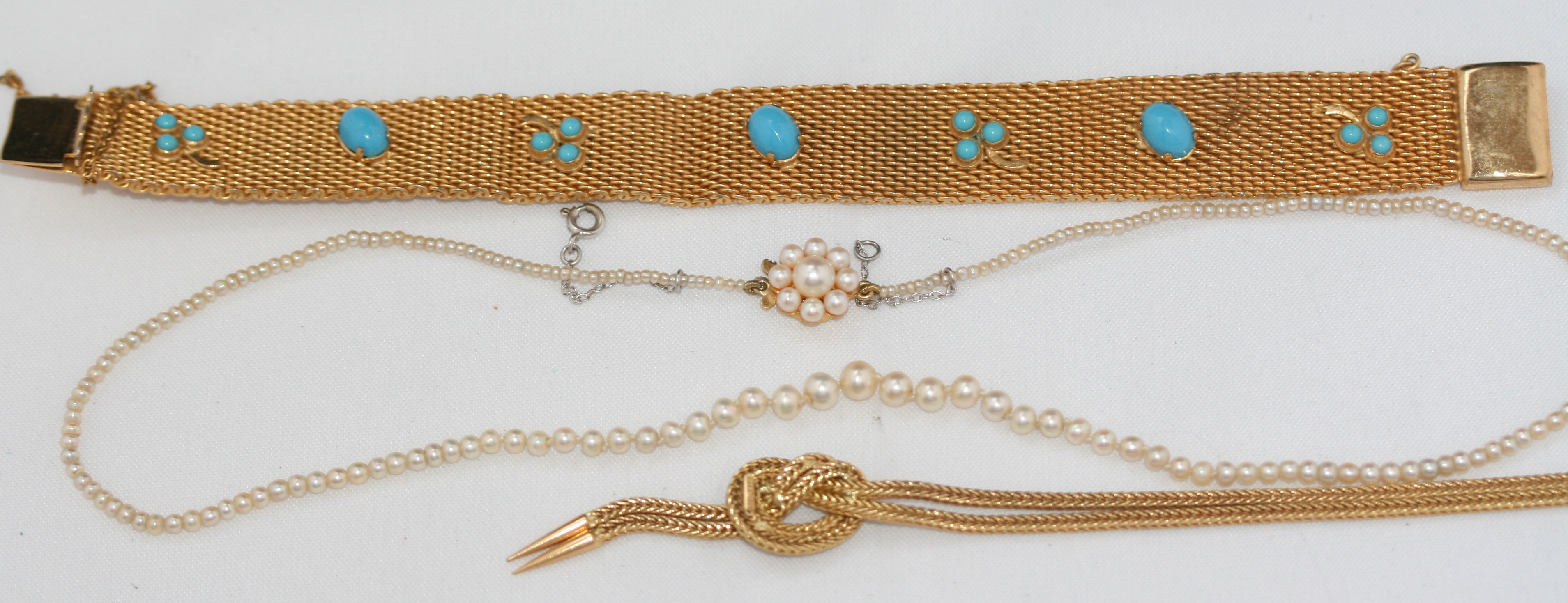 An 18ct gold necklace