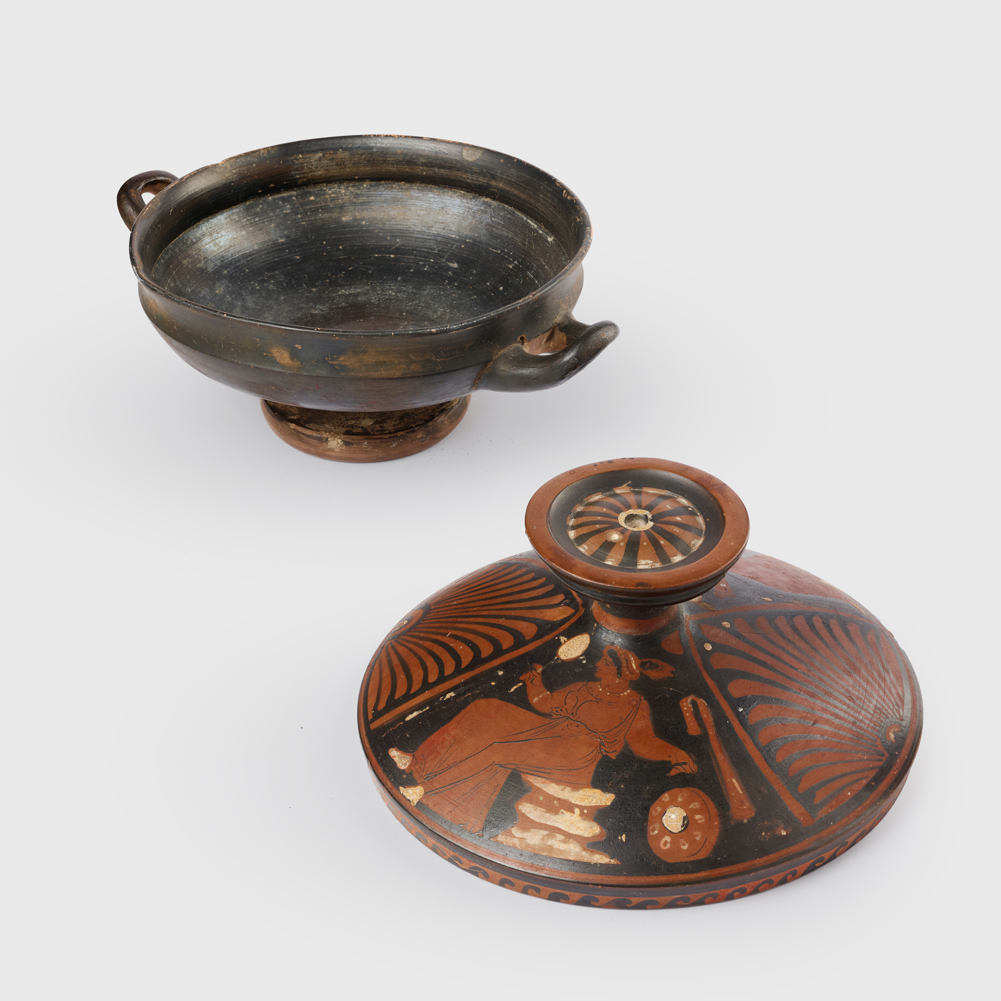 APULIAN RED FIGURE LEKANIS