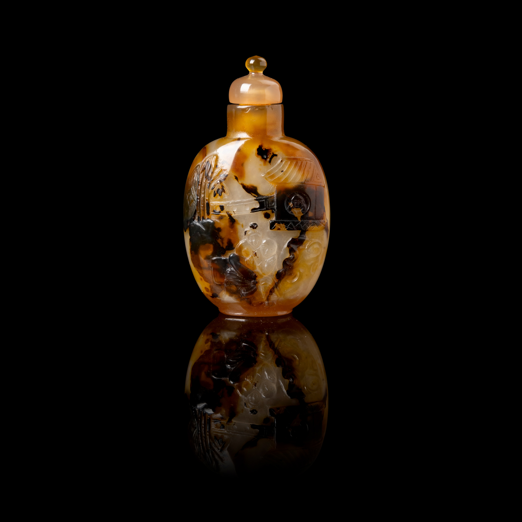 CHINESE CARVED AGATE 'BOYS AT PLAY' SNUFF BOTTLE