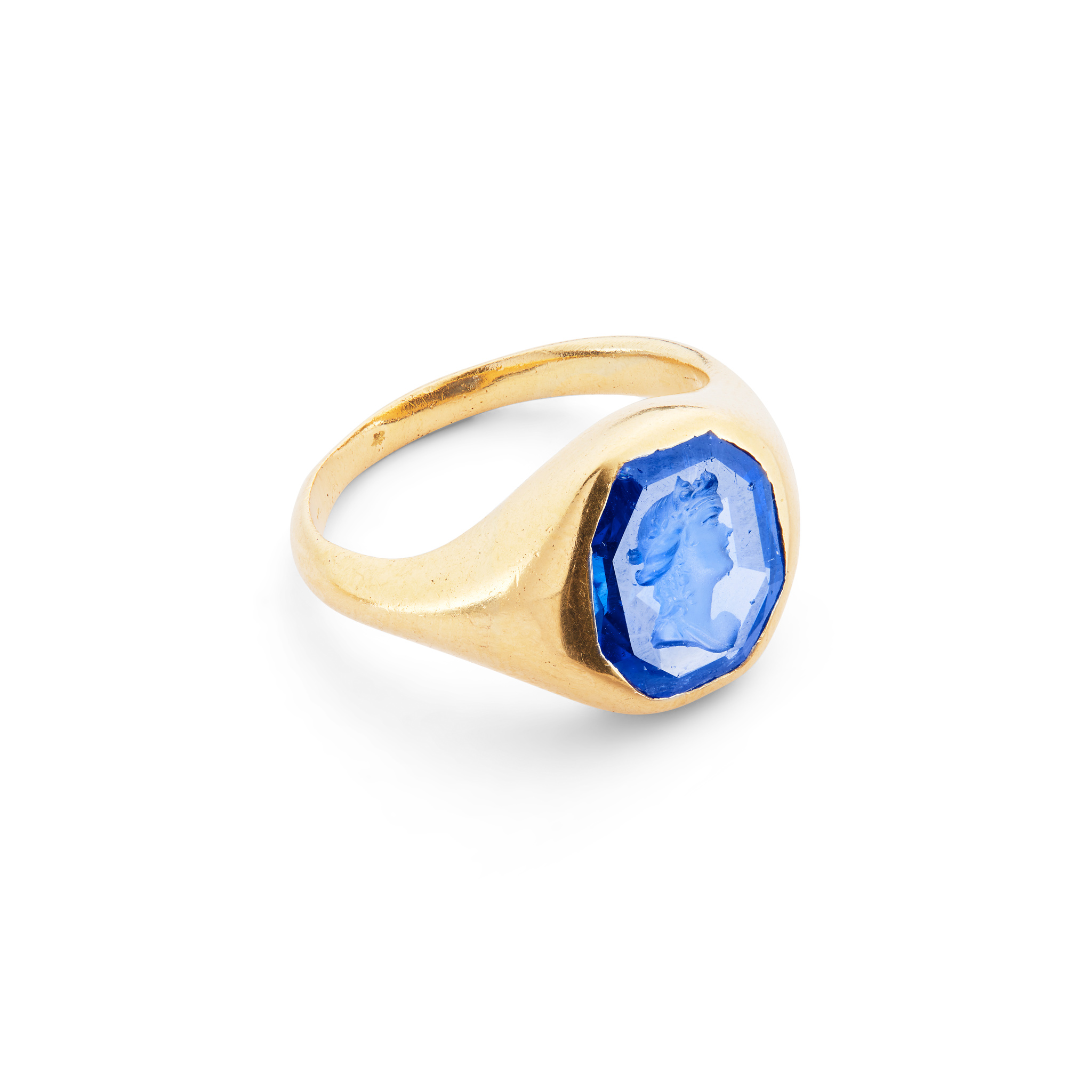 A sapphire intaglio ring, late 19th / early 20th century