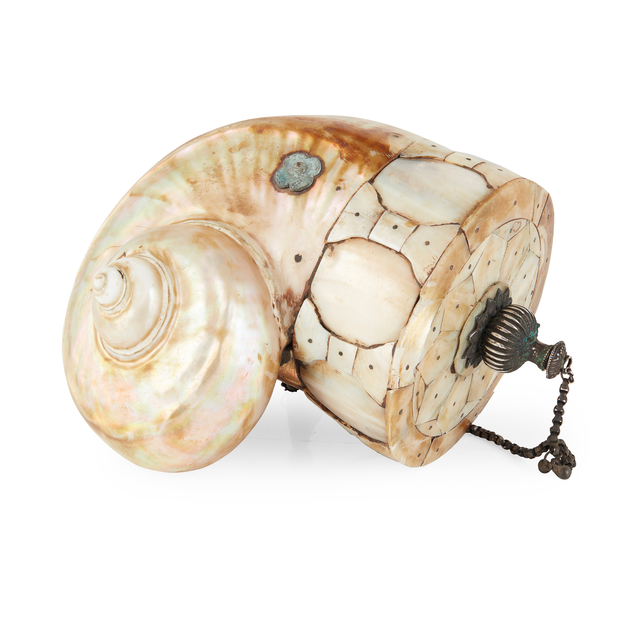MUGHAL NAUTILUS SHELL AND MOTHER-OF-PEARL GUNPOWDER FLASK, BARUTDAN