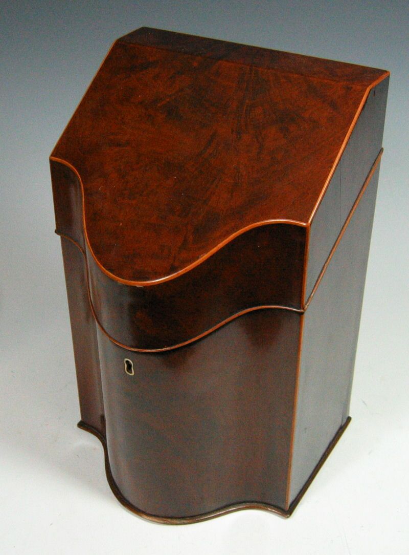 A Georgian mahogany cutlery box