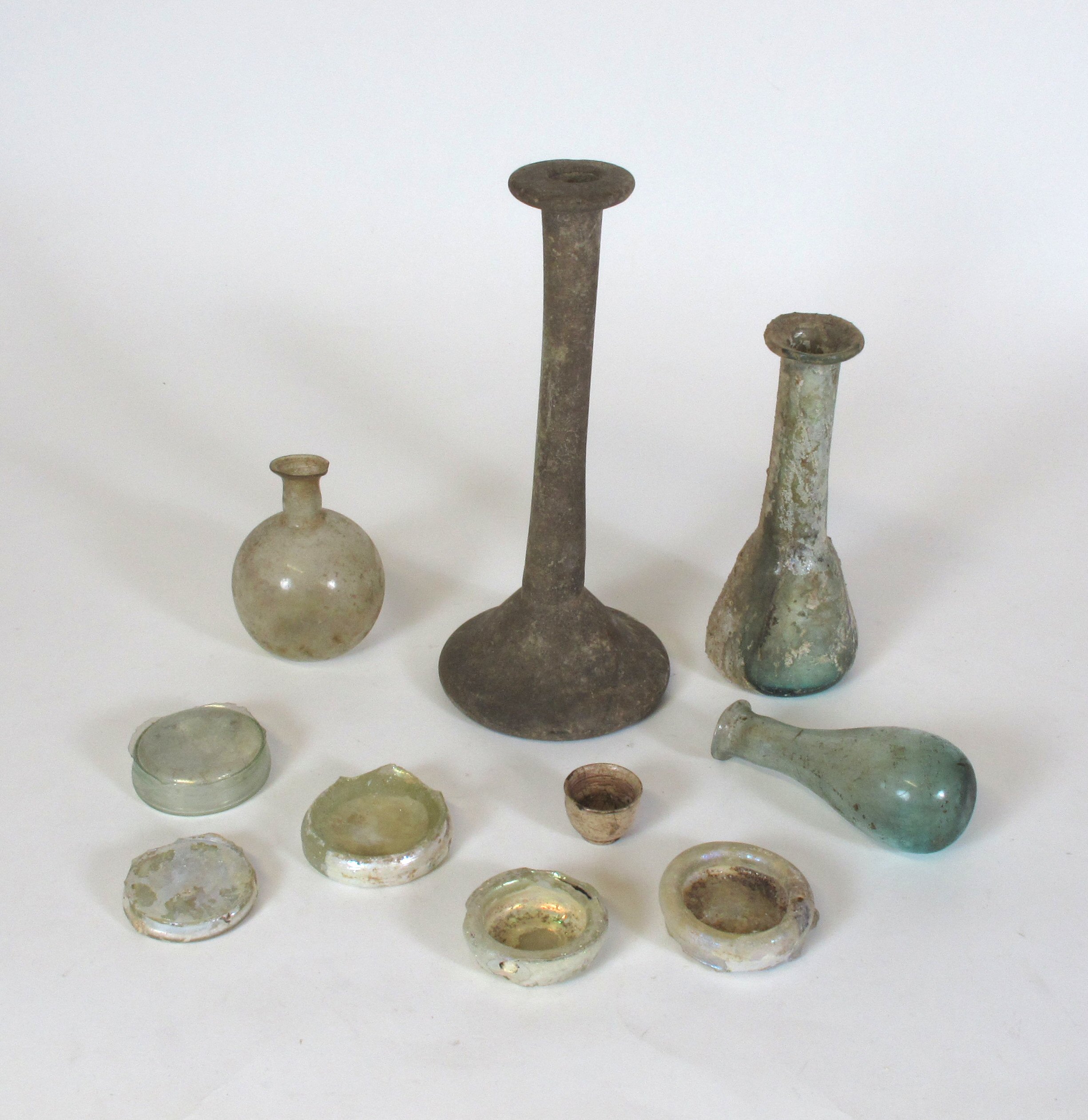 GROUP OF ROMAN ANTIQUITIES