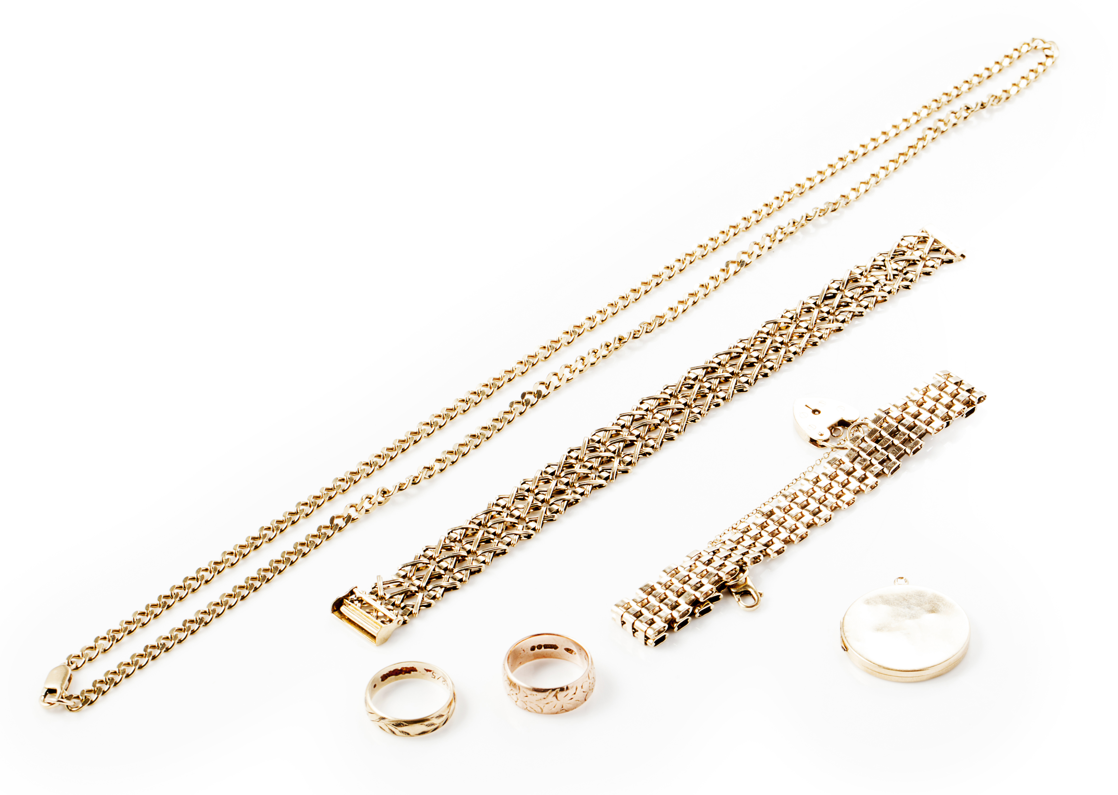 A collection of 9ct gold jewellery