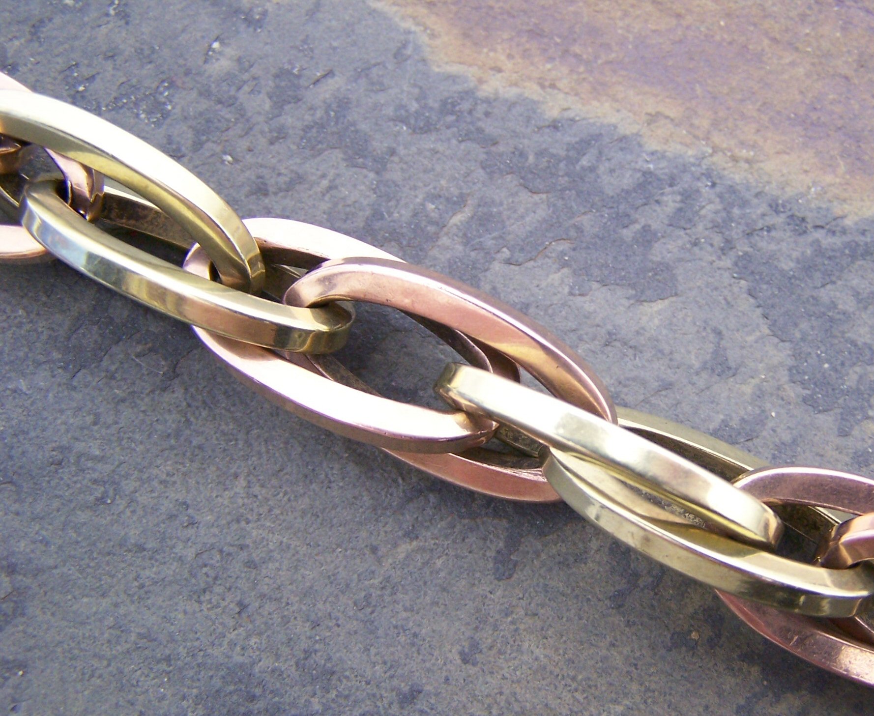 A two-colour fancy link bracelet,