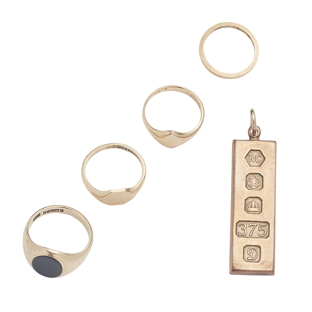 A collection of gold jewellery