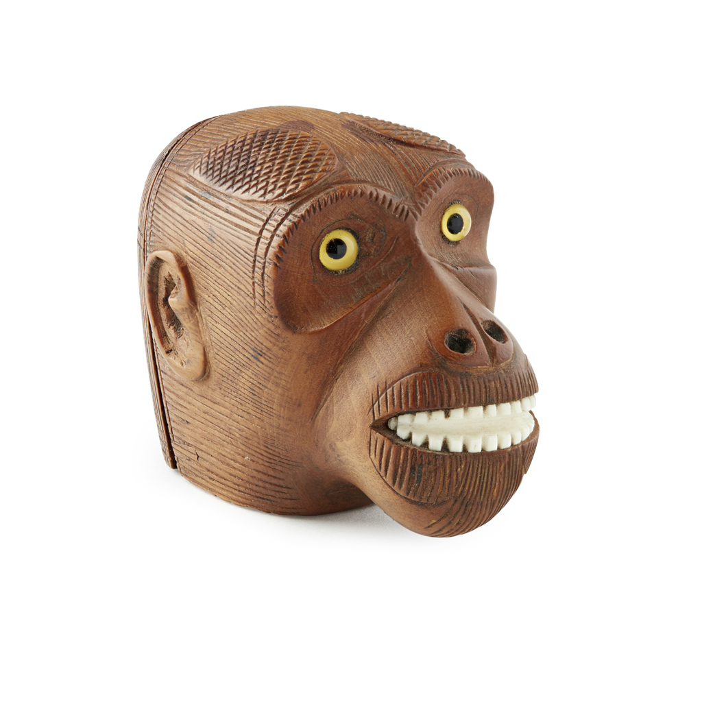 AN UNUSUAL CARVED WOODEN SNUFF BOX IN THE FORM OF A MONKEY HEAD
